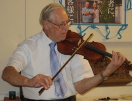 Villemure playing violin Contacts 01 November 2011 cropped